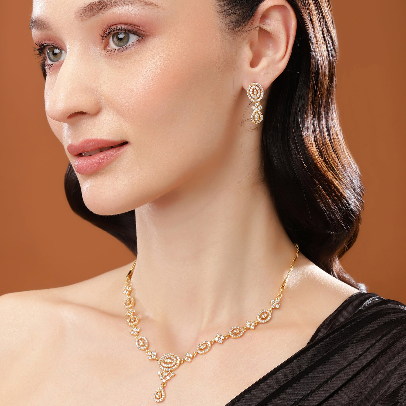 Estele - Stylish and Elegant Halo Gold plated Necklace Set with Austrian Crystals