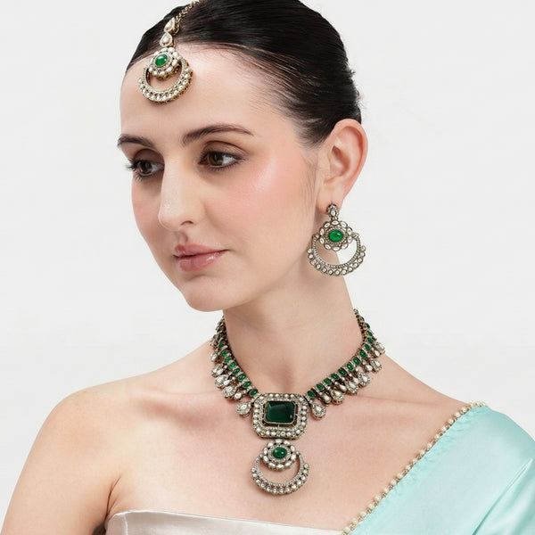 Samragyi Emerald Square Necklace Set with Maang Tikka