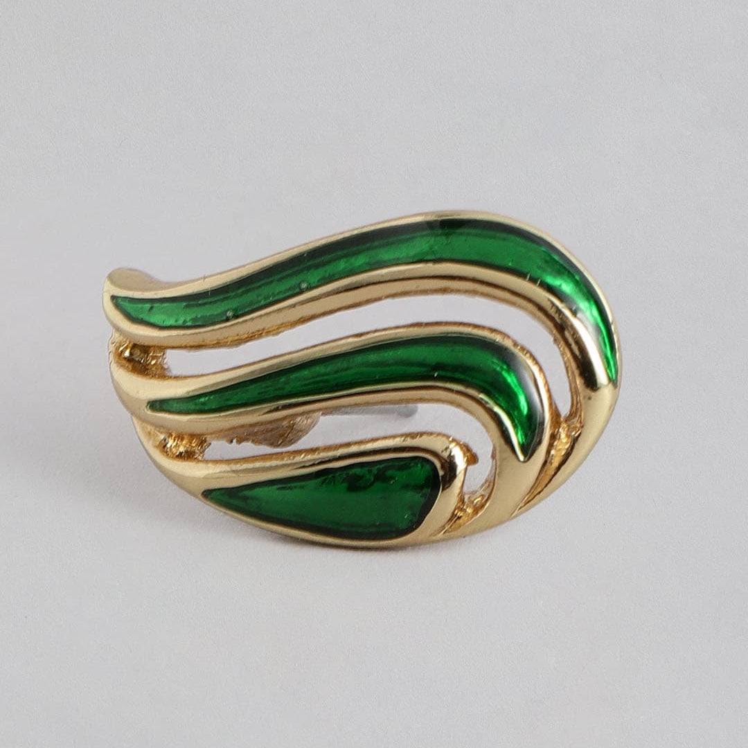 Estele Fashionable green and gold plated studs for women