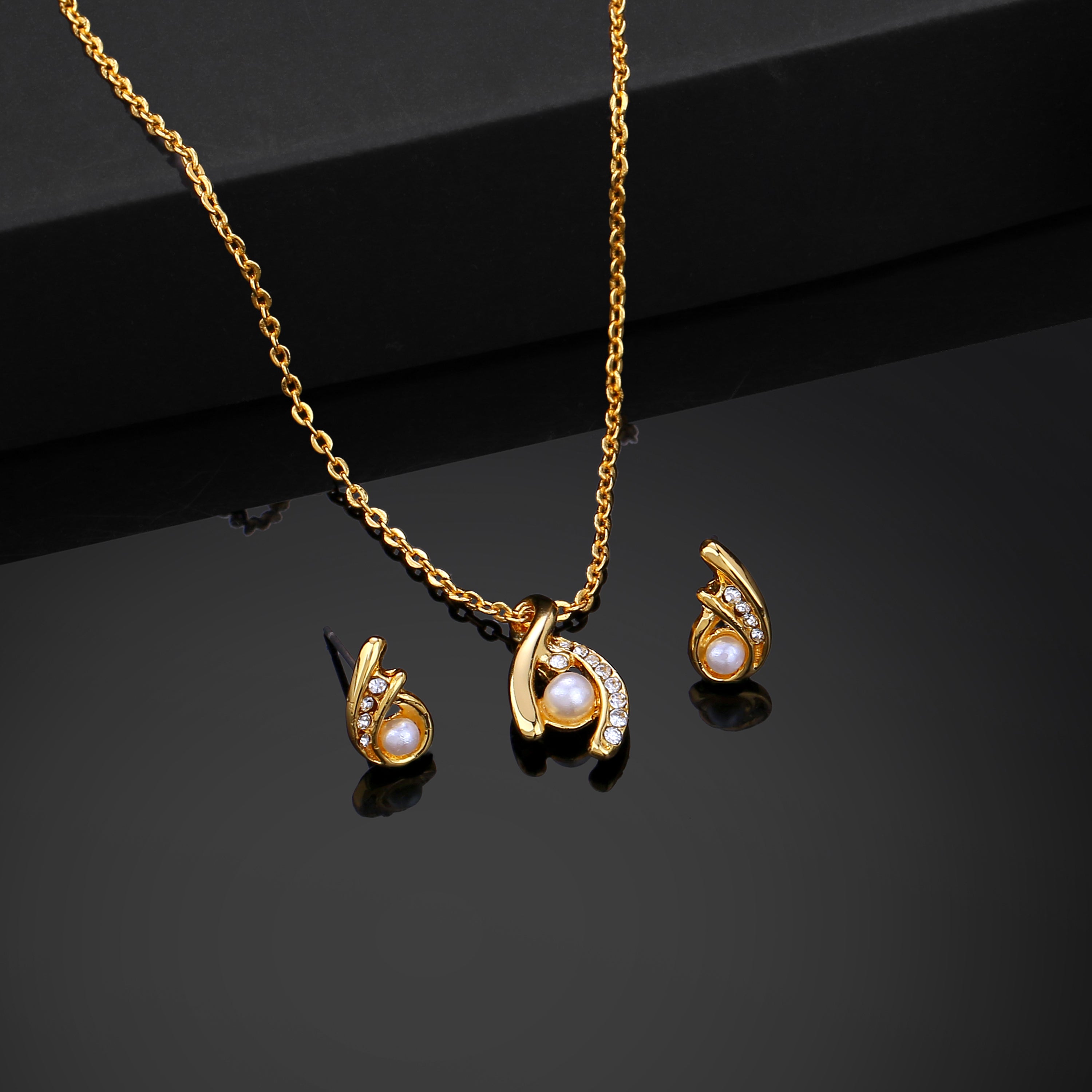 Buy Estele Gold Plated Sparkling Necklace Set with Crystals