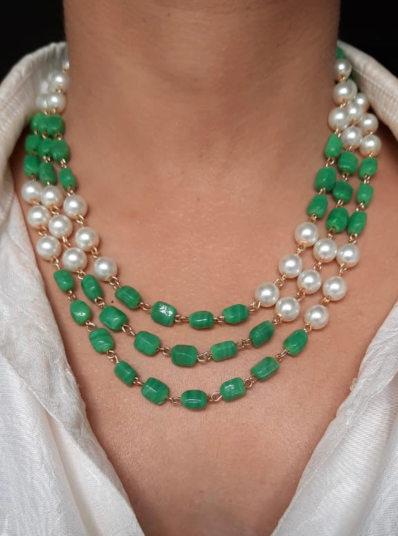 Estele - Stunning Emerald Stones and Pretty White Pearls Necklace