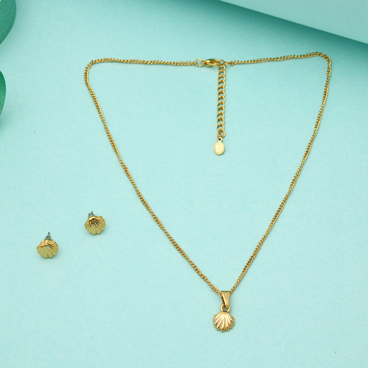 Modern Gold plated Atlantic bay shell Necklace