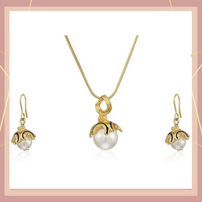 Estele Pearl Gold Plated Elegant Pendant Set